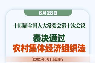 大声点！球迷高喊梅西名字，C罗点赞回应+挥手示意加大力度